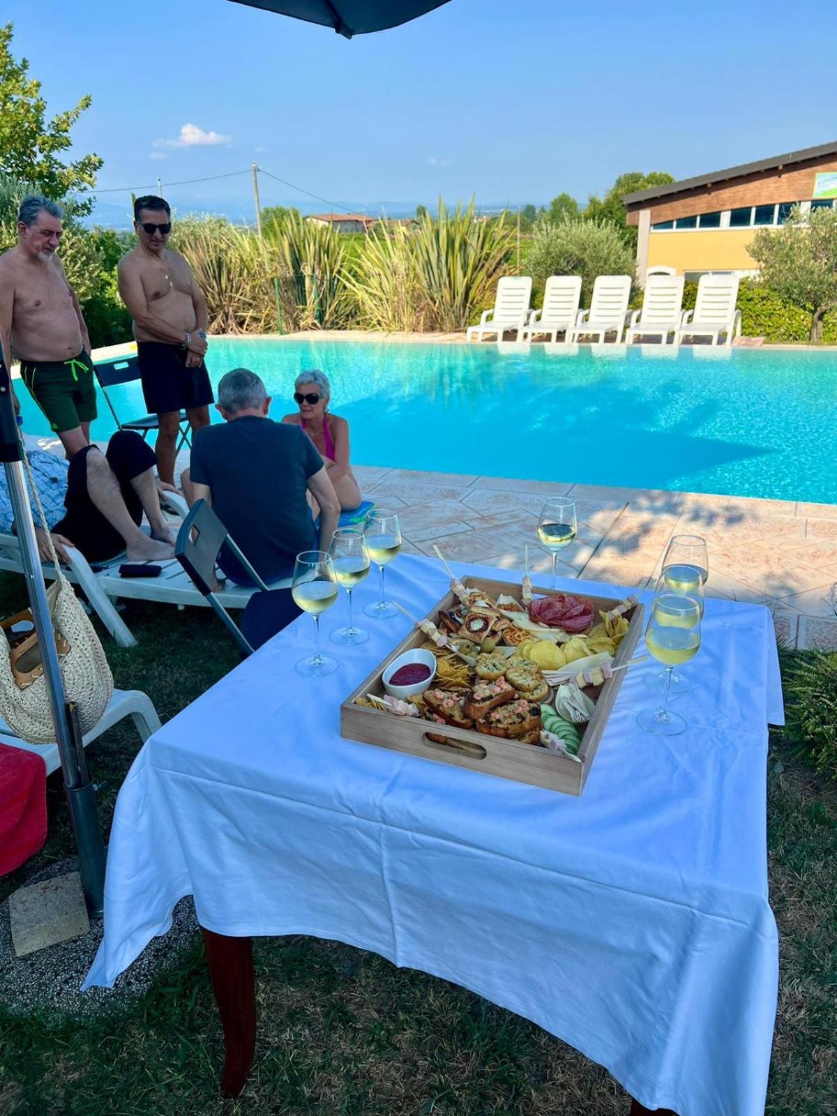 Albergo Quatro Pini Pozzolengo Luaran gambar