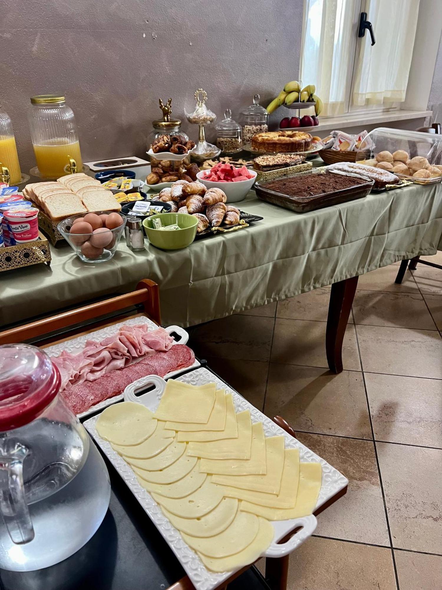 Albergo Quatro Pini Pozzolengo Luaran gambar