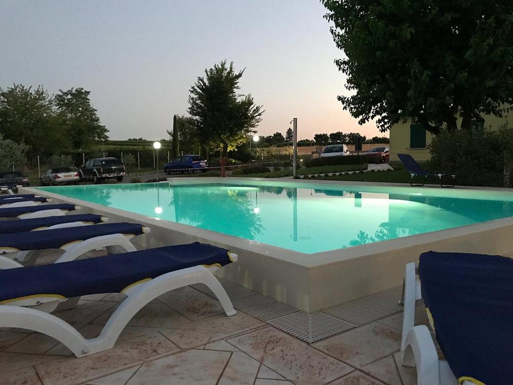 Albergo Quatro Pini Pozzolengo Luaran gambar